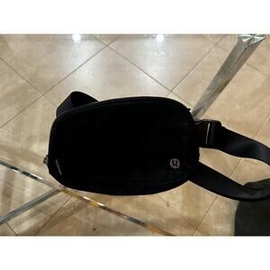Lululemon everywhere Belt Bag